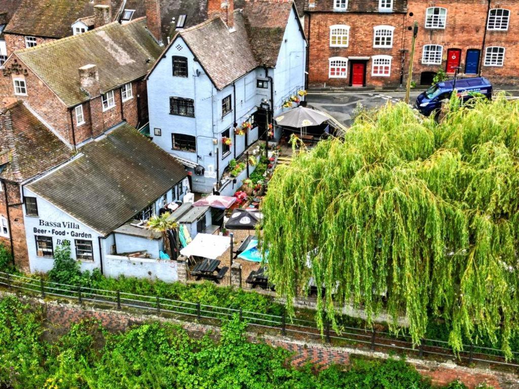 Bassa Villa Bridgnorth Exterior foto