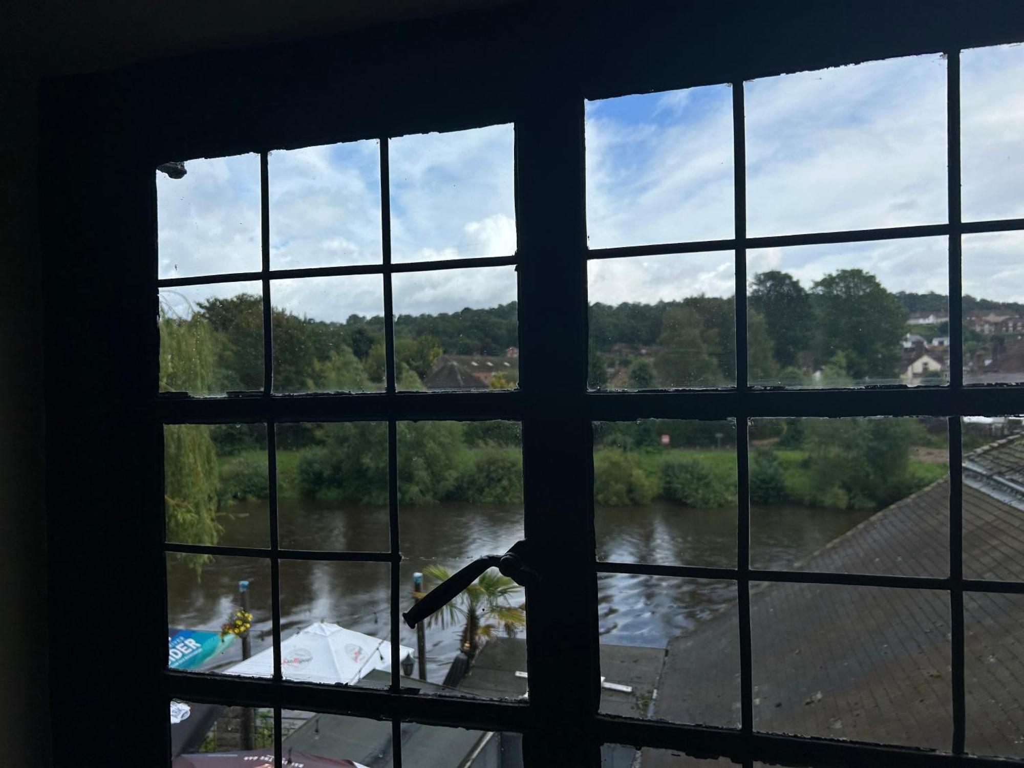 Bassa Villa Bridgnorth Exterior foto