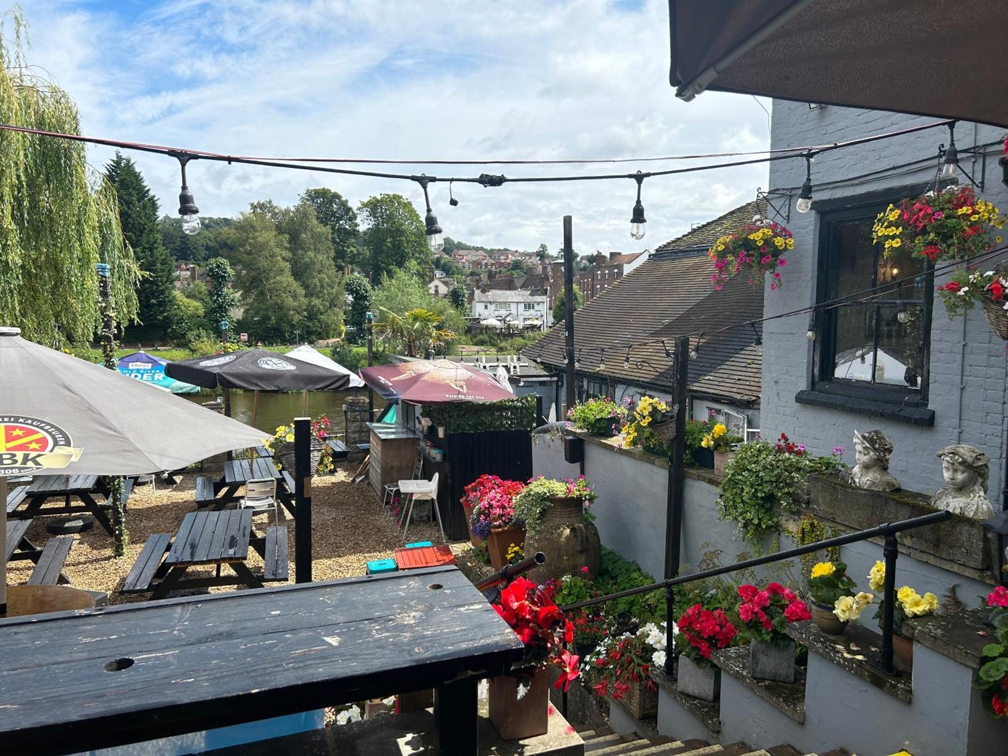 Bassa Villa Bridgnorth Exterior foto